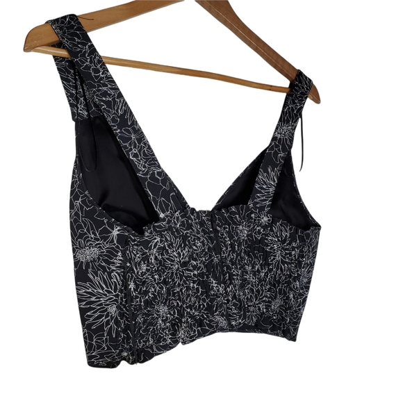 AMUR Linear Floral Crop Top Size L NWT